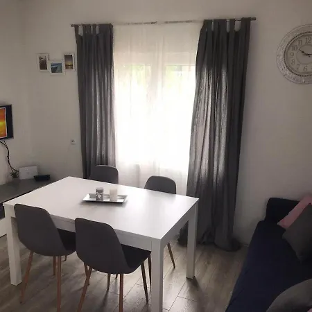 Apartment Apartman Grbic Sreser